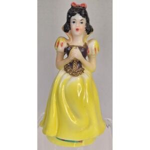 Vtg Walt Disney Productions Snow White Figurine Hong Kong 5 Inch Yellow Dress